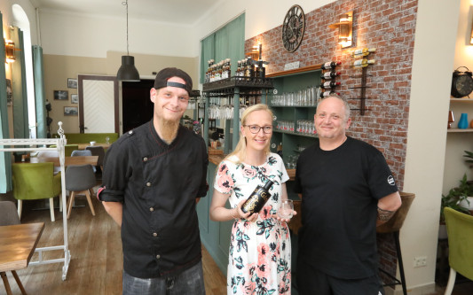 1000 Ideen, die sich im Charly‘s erfüllen: Hausmannskost, Tastings und BBQ-Abende im Kultbahnhof-Restaurant