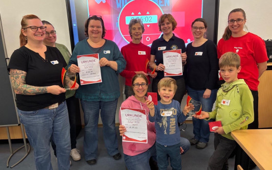 20 Teams puzzeln für Pokal und guten Zweck: Voller Erfolg für die 1. Puzzle-Meisterschaft des Caritasverbands Gifhorn