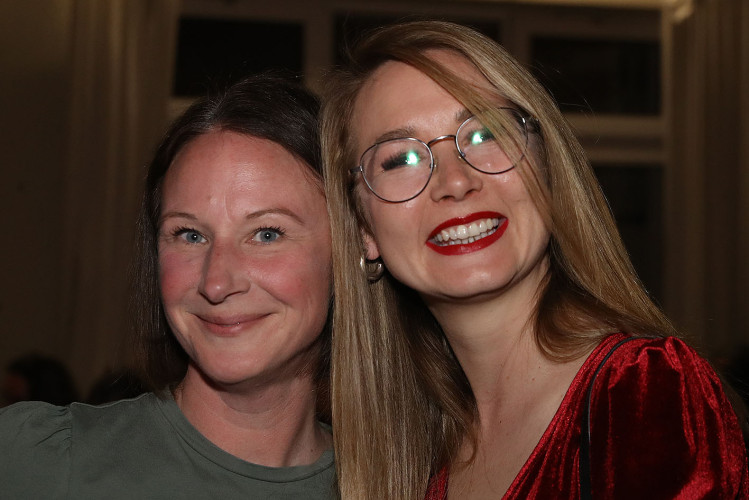 Beste Stimmung und volles Tanzparkett: KURT zeigt die schönsten Bilder vom Internationalen Frauentag in Gifhorns BSK-Saal