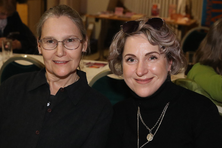 Beste Stimmung und volles Tanzparkett: KURT zeigt die schönsten Bilder vom Internationalen Frauentag in Gifhorns BSK-Saal