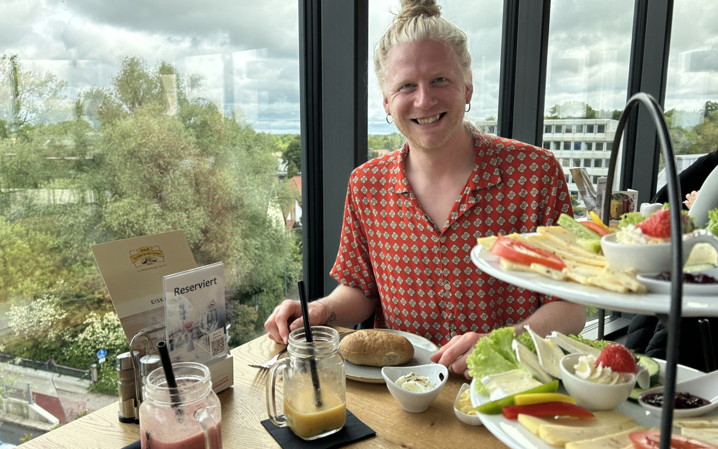 Bitte lasst mich doch jeden Tag so frühstücken: Das Café Weitblick in Gifhorn bereichert mit Shakshuka, Smoothies und Kuchen