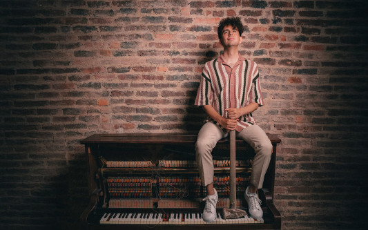 Bitte mehr Harmonie: Matthias Ningel verbindet bei den Heißen Kartoffeln in Meinersen das Schöne und das Musikalische