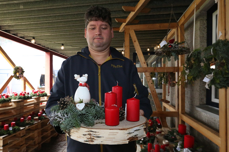 Bunte Bildergalerie zum Adventsmarkt: Lebenshilfe Gifhorn feiert Tag der offenen Tür mit Werkstatt-Tour, Deko und vielem mehr