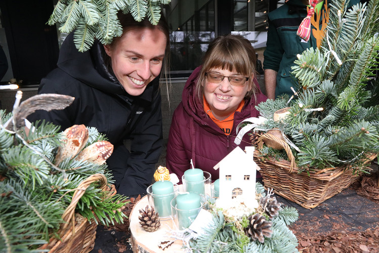 Bunte Bildergalerie zum Adventsmarkt: Lebenshilfe Gifhorn feiert Tag der offenen Tür mit Werkstatt-Tour, Deko und vielem mehr