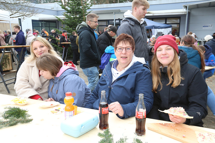 Bunte Bildergalerie zum Adventsmarkt: Lebenshilfe Gifhorn feiert Tag der offenen Tür mit Werkstatt-Tour, Deko und vielem mehr