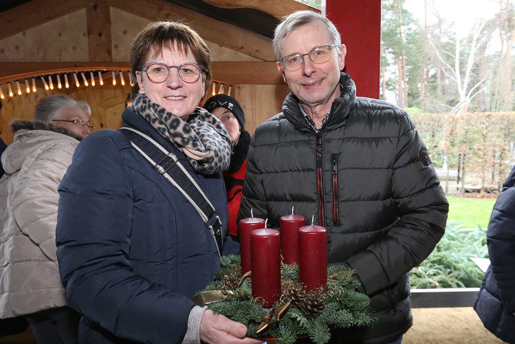 Bunte Bildergalerie zum Adventsmarkt: Lebenshilfe Gifhorn feiert Tag der offenen Tür mit Werkstatt-Tour, Deko und vielem mehr