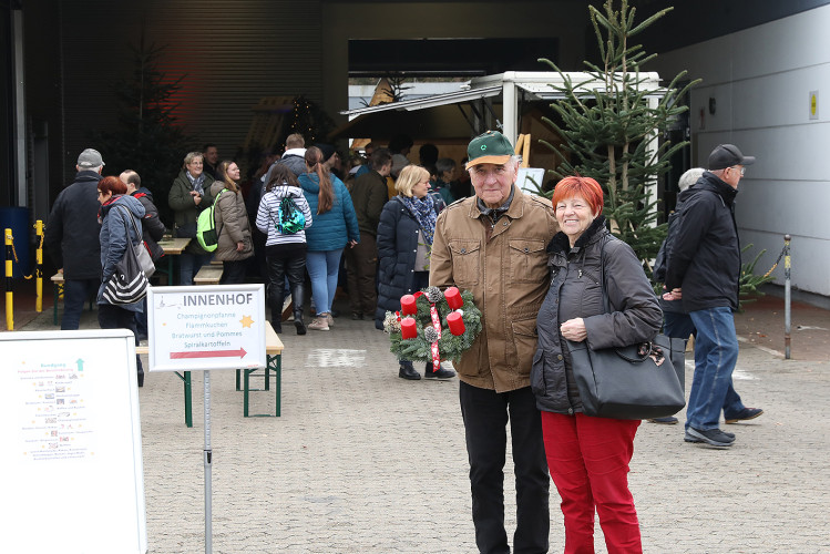 Bunte Bildergalerie zum Adventsmarkt: Lebenshilfe Gifhorn feiert Tag der offenen Tür mit Werkstatt-Tour, Deko und vielem mehr