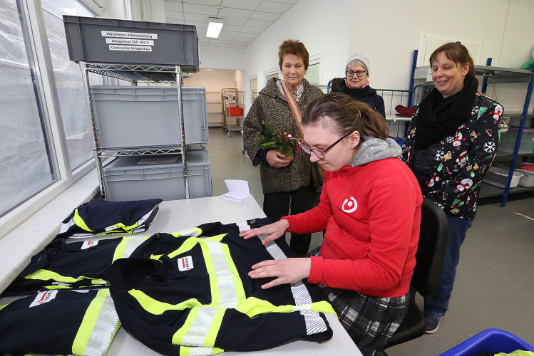 Bunte Bildergalerie zum Adventsmarkt: Lebenshilfe Gifhorn feiert Tag der offenen Tür mit Werkstatt-Tour, Deko und vielem mehr