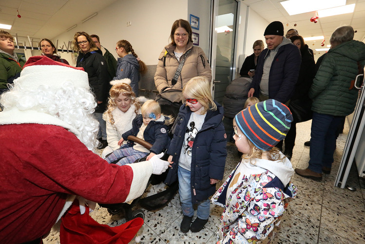 Bunte Bildergalerie zum Adventsmarkt: Lebenshilfe Gifhorn feiert Tag der offenen Tür mit Werkstatt-Tour, Deko und vielem mehr