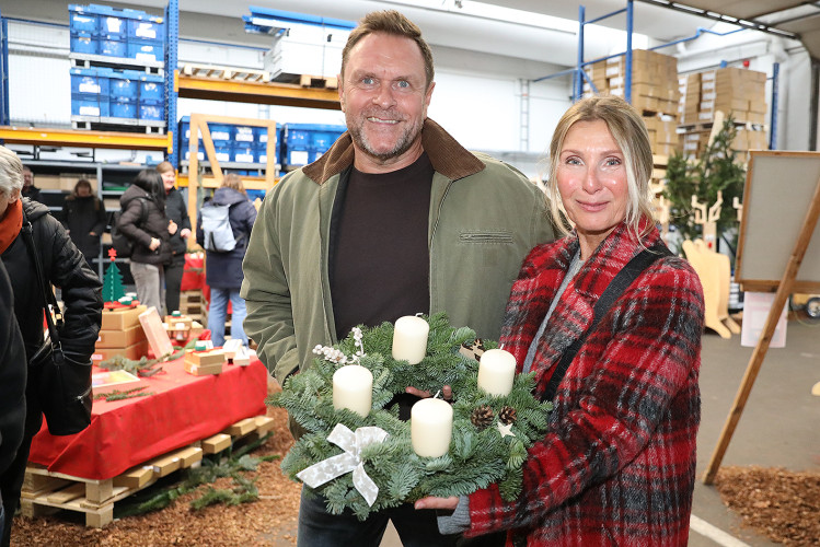 Bunte Bildergalerie zum Adventsmarkt: Lebenshilfe Gifhorn feiert Tag der offenen Tür mit Werkstatt-Tour, Deko und vielem mehr