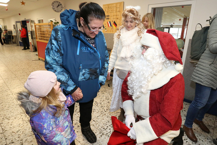 Bunte Bildergalerie zum Adventsmarkt: Lebenshilfe Gifhorn feiert Tag der offenen Tür mit Werkstatt-Tour, Deko und vielem mehr
