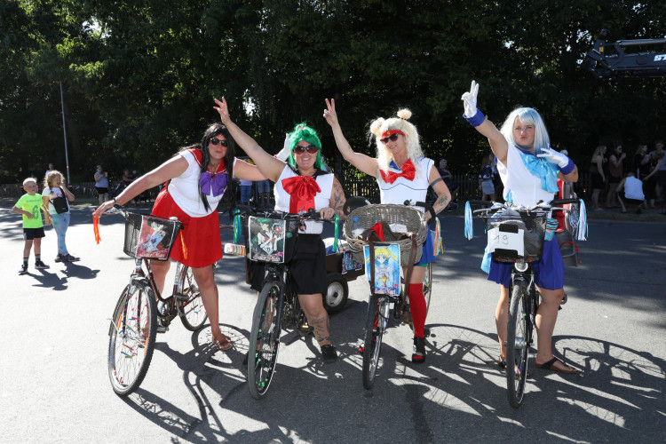 Bunter Umzug, verrückte Kostüme, neues Königshaus: In der KURT-Bildergalerie siehst Du, wie Müden sein Schützenfest gefeiert hat