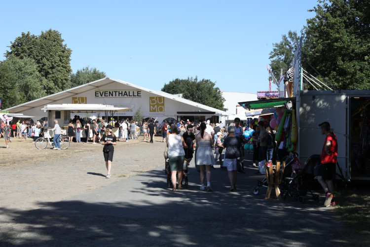 Bunter Umzug, verrückte Kostüme, neues Königshaus: In der KURT-Bildergalerie siehst Du, wie Müden sein Schützenfest gefeiert hat