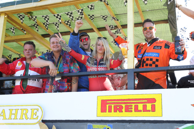 Bunter Umzug, verrückte Kostüme, neues Königshaus: In der KURT-Bildergalerie siehst Du, wie Müden sein Schützenfest gefeiert hat