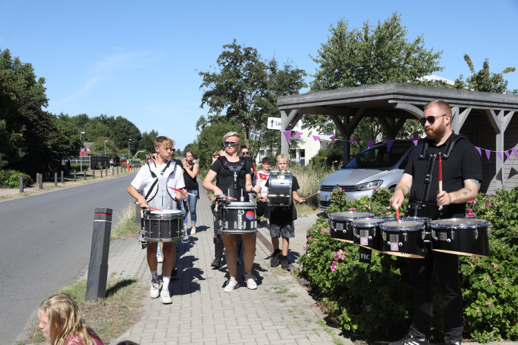 Bunter Umzug, verrückte Kostüme, neues Königshaus: In der KURT-Bildergalerie siehst Du, wie Müden sein Schützenfest gefeiert hat