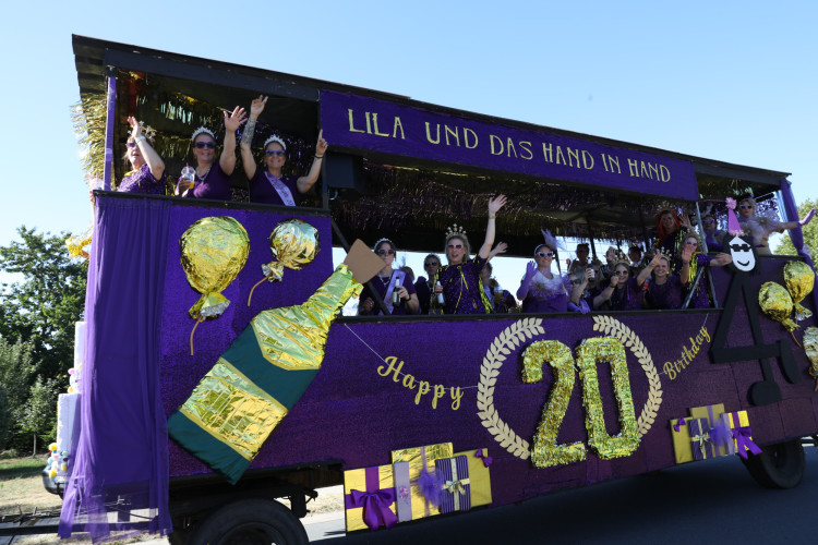 Bunter Umzug, verrückte Kostüme, neues Königshaus: In der KURT-Bildergalerie siehst Du, wie Müden sein Schützenfest gefeiert hat