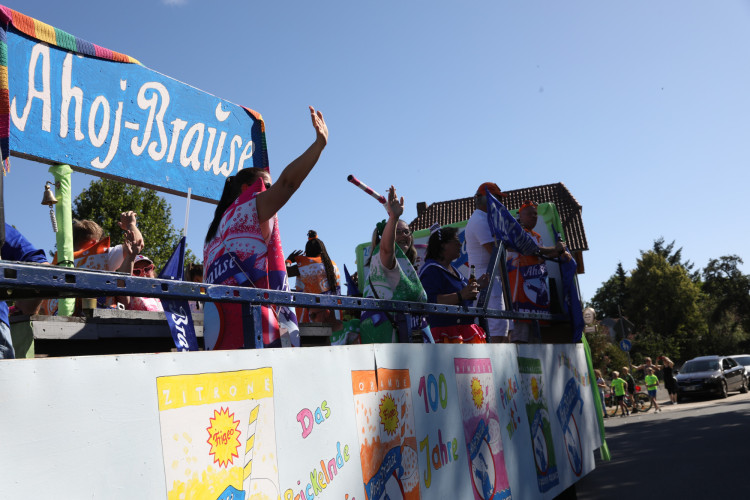 Bunter Umzug, verrückte Kostüme, neues Königshaus: In der KURT-Bildergalerie siehst Du, wie Müden sein Schützenfest gefeiert hat