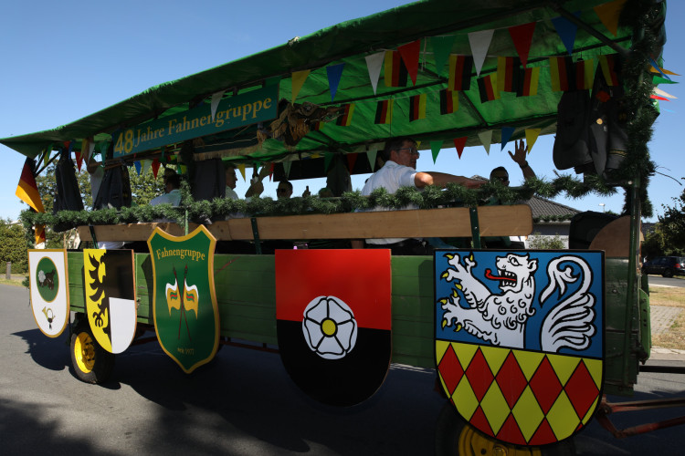 Bunter Umzug, verrückte Kostüme, neues Königshaus: In der KURT-Bildergalerie siehst Du, wie Müden sein Schützenfest gefeiert hat