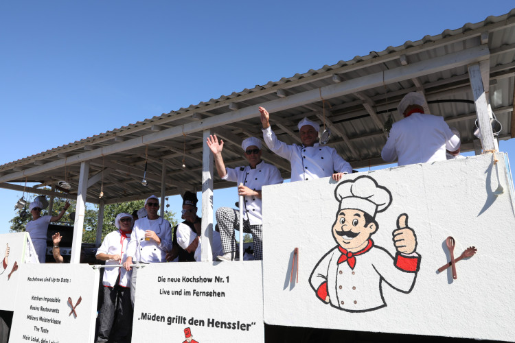 Bunter Umzug, verrückte Kostüme, neues Königshaus: In der KURT-Bildergalerie siehst Du, wie Müden sein Schützenfest gefeiert hat