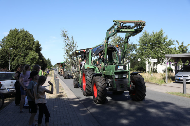 Bunter Umzug, verrückte Kostüme, neues Königshaus: In der KURT-Bildergalerie siehst Du, wie Müden sein Schützenfest gefeiert hat