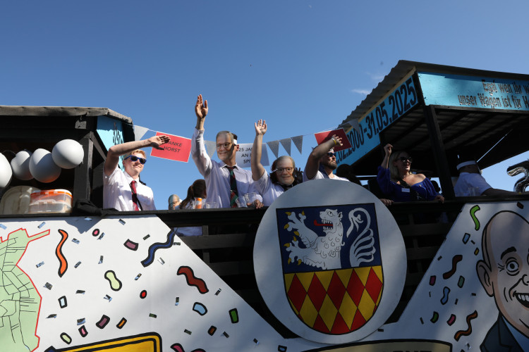 Bunter Umzug, verrückte Kostüme, neues Königshaus: In der KURT-Bildergalerie siehst Du, wie Müden sein Schützenfest gefeiert hat