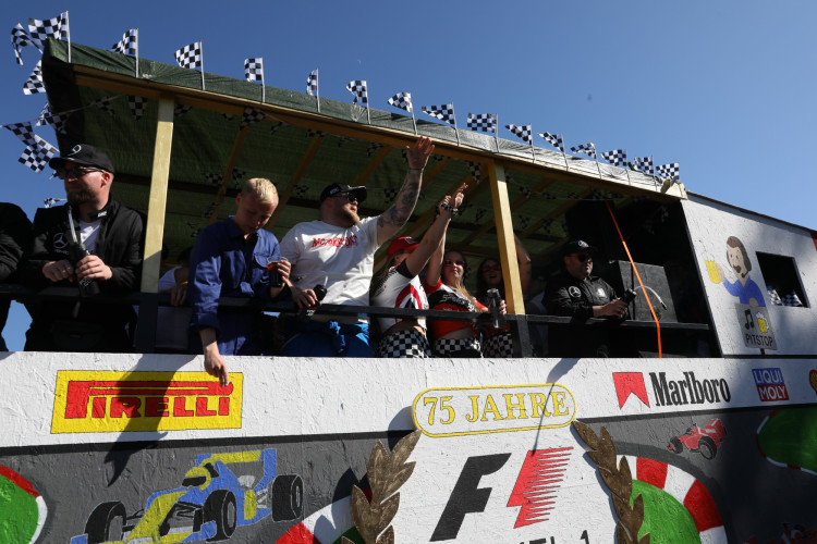 Bunter Umzug, verrückte Kostüme, neues Königshaus: In der KURT-Bildergalerie siehst Du, wie Müden sein Schützenfest gefeiert hat