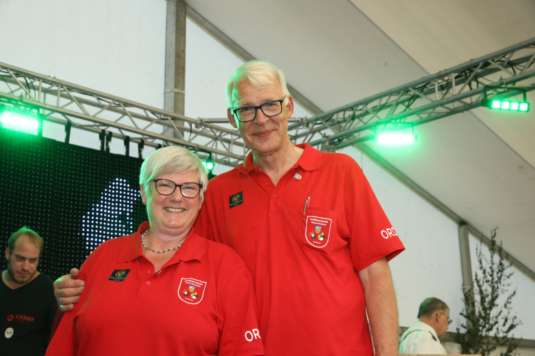 Bunter Umzug, verrückte Kostüme, neues Königshaus: In der KURT-Bildergalerie siehst Du, wie Müden sein Schützenfest gefeiert hat