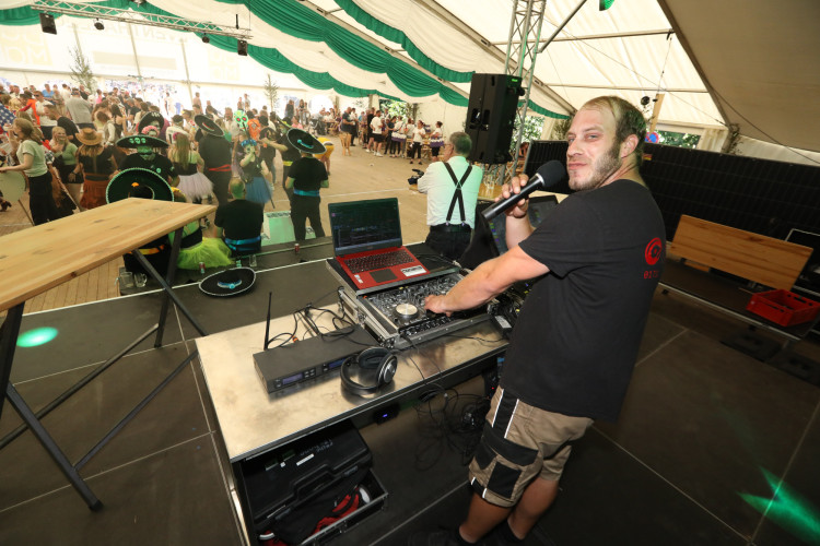 Bunter Umzug, verrückte Kostüme, neues Königshaus: In der KURT-Bildergalerie siehst Du, wie Müden sein Schützenfest gefeiert hat