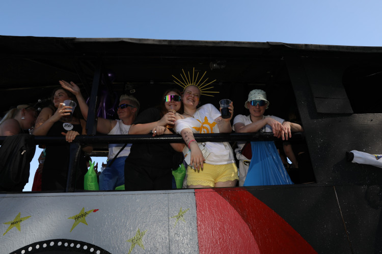 Bunter Umzug, verrückte Kostüme, neues Königshaus: In der KURT-Bildergalerie siehst Du, wie Müden sein Schützenfest gefeiert hat