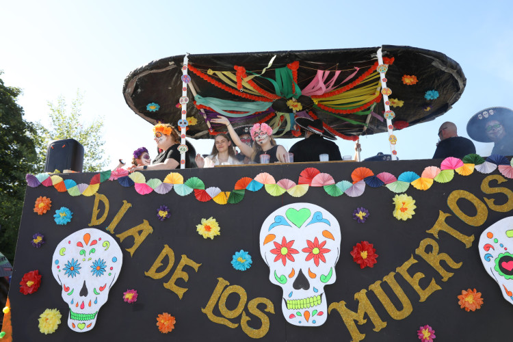 Bunter Umzug, verrückte Kostüme, neues Königshaus: In der KURT-Bildergalerie siehst Du, wie Müden sein Schützenfest gefeiert hat