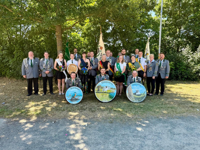 Bunter Umzug, verrückte Kostüme, neues Königshaus: In der KURT-Bildergalerie siehst Du, wie Müden sein Schützenfest gefeiert hat