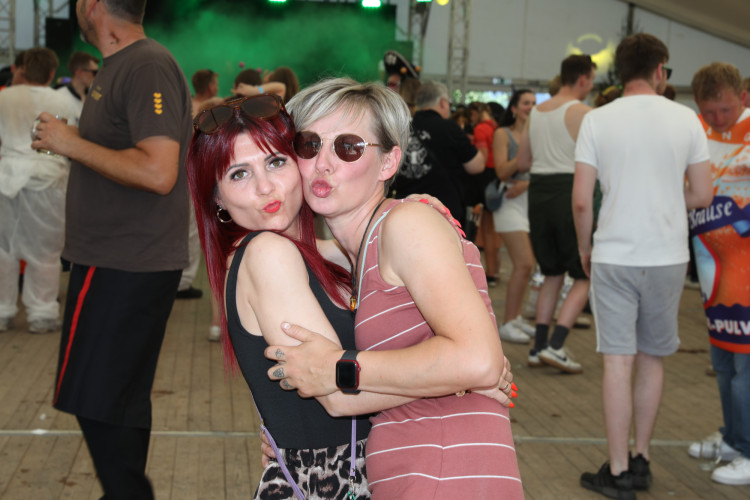 Bunter Umzug, verrückte Kostüme, neues Königshaus: In der KURT-Bildergalerie siehst Du, wie Müden sein Schützenfest gefeiert hat