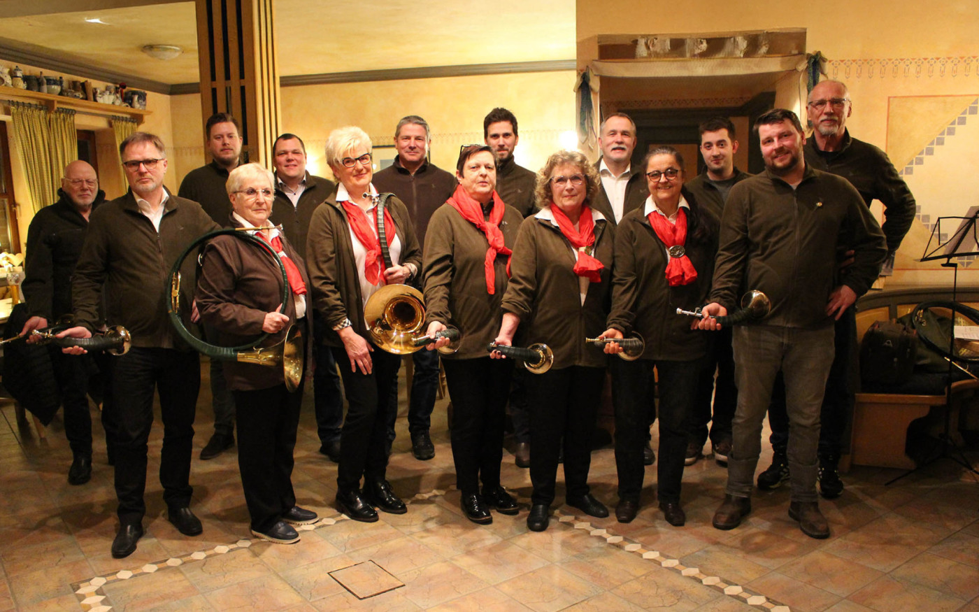 Das Horn für den Einstieg wird gestellt: Die Gifhorner Jagdhornbläser heißen interessierte Mitglieder willkommen