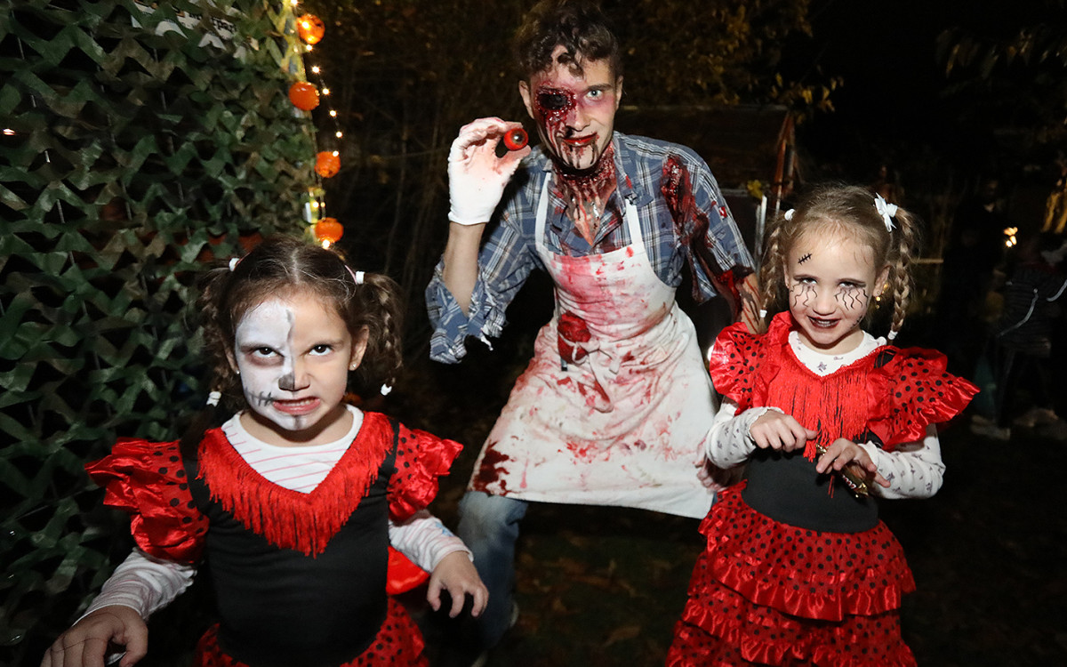 Die Rückkehr des blutrünstigen Drachen: Die Gifhorner Jana und Jens Heuchert laden an Halloween in den Großen Kamp ein