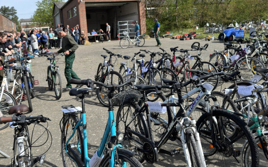 Drei, zwei, eins – meins: Gifhorns Fundbüro-Team versteigert Fahrräder, Laubbläser und mehr am 26. April