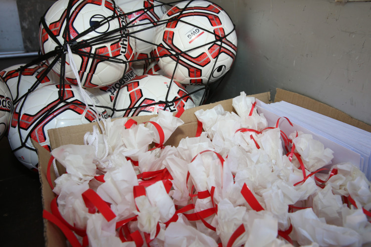 Dribblings, Tore, Tunnel: Schon beim Start begeistert das Minikicker-Turnier auf dem Gifhorner Marktplatz