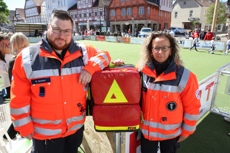 Dribblings, Tore, Tunnel: Schon beim Start begeistert das Minikicker-Turnier auf dem Gifhorner Marktplatz