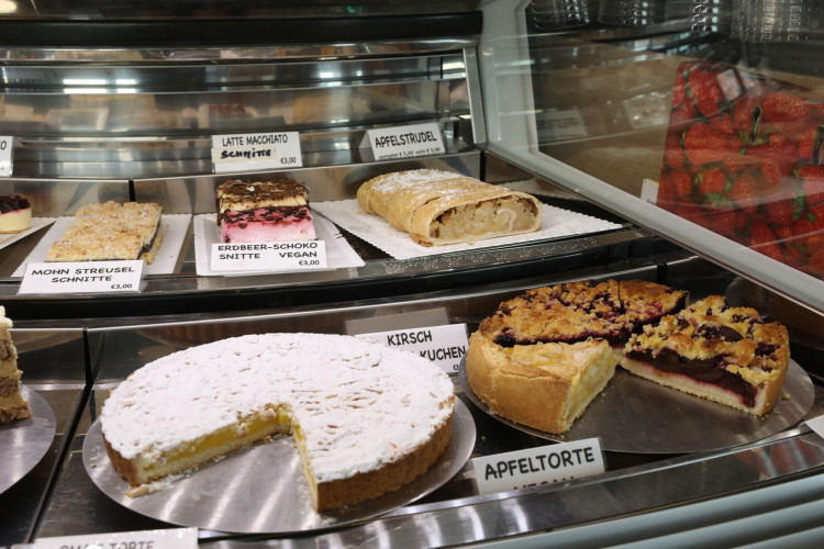 Frühling ist, wenn Dolomiti seine Türen öffnet: 100 sagenhaft leckere Becher und 40 Sorten locken in die Gifhorner Eisdiele