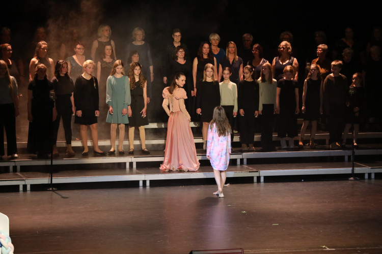 Für das Licht in der Nacht: Gifhorner Musical bringt Emmie Wegner aus Wahrenholz und Matilda Camehl aus Dannenbüttel in die Hauptrolle – Jetzt mit großer KURT-Bildergalerie