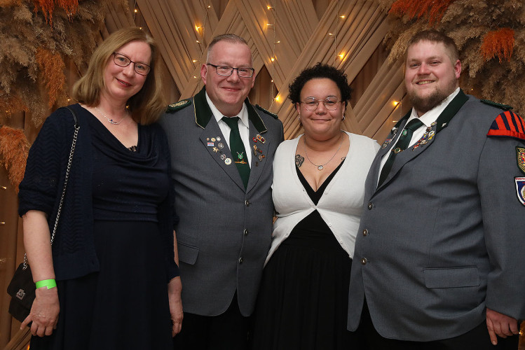 Große KURT-Bildergalerie: Hier leben die schönsten Momente vom Frühlingsball des Bürgerschützenkorps Gifhorn noch einmal auf