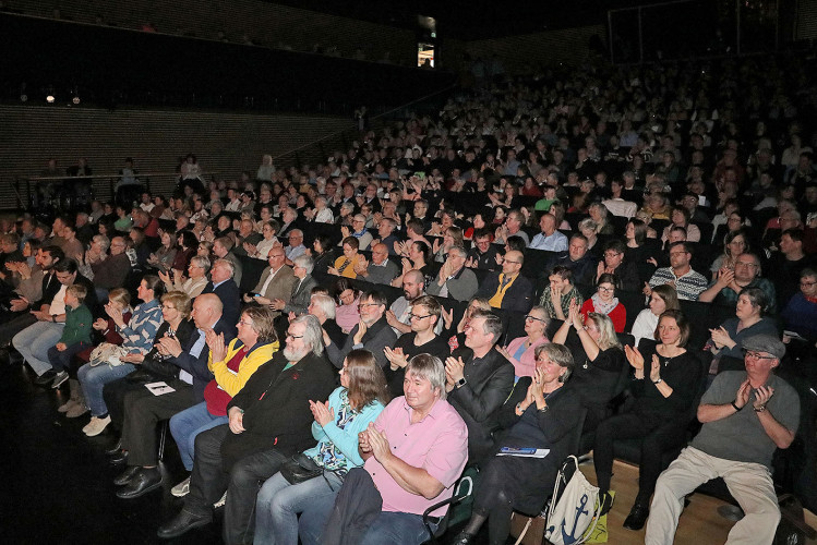 Große KURT-Fotogalerie: So emotional und glamourös war das Frühjahrskonzert der Lebenshilfe Gifhorn und des Kreisfeuerwehrorchesters