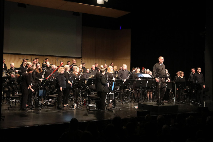 Große KURT-Fotogalerie: So emotional und glamourös war das Frühjahrskonzert der Lebenshilfe Gifhorn und des Kreisfeuerwehrorchesters
