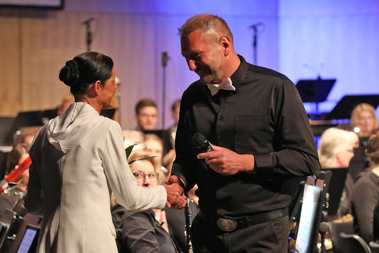 Große KURT-Fotogalerie: So emotional und glamourös war das Frühjahrskonzert der Lebenshilfe Gifhorn und des Kreisfeuerwehrorchesters