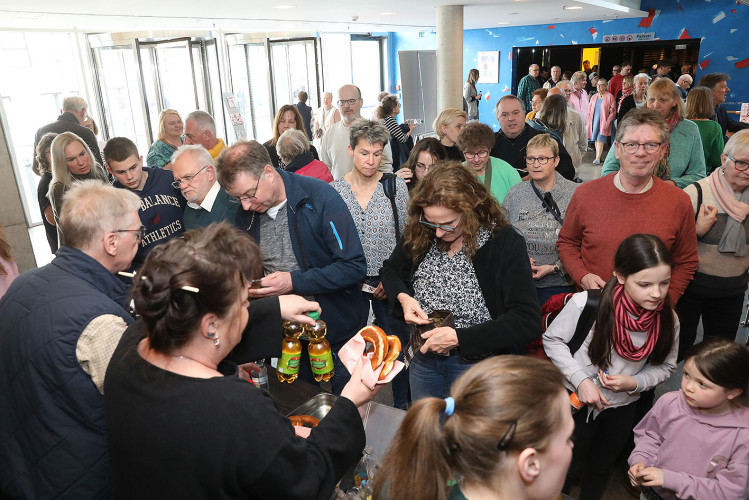 Große KURT-Fotogalerie: So emotional und glamourös war das Frühjahrskonzert der Lebenshilfe Gifhorn und des Kreisfeuerwehrorchesters