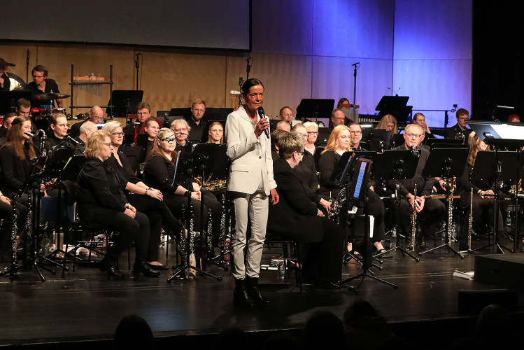 Große KURT-Fotogalerie: So emotional und glamourös war das Frühjahrskonzert der Lebenshilfe Gifhorn und des Kreisfeuerwehrorchesters
