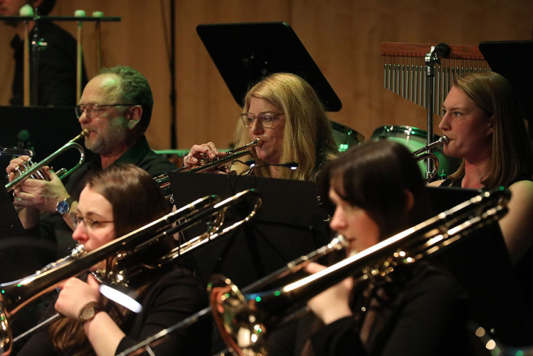 Große KURT-Fotogalerie: So emotional und glamourös war das Frühjahrskonzert der Lebenshilfe Gifhorn und des Kreisfeuerwehrorchesters