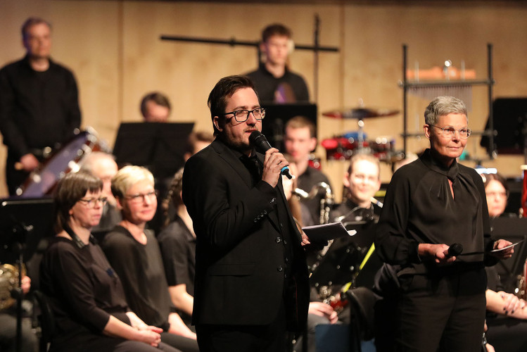 Große KURT-Fotogalerie: So emotional und glamourös war das Frühjahrskonzert der Lebenshilfe Gifhorn und des Kreisfeuerwehrorchesters