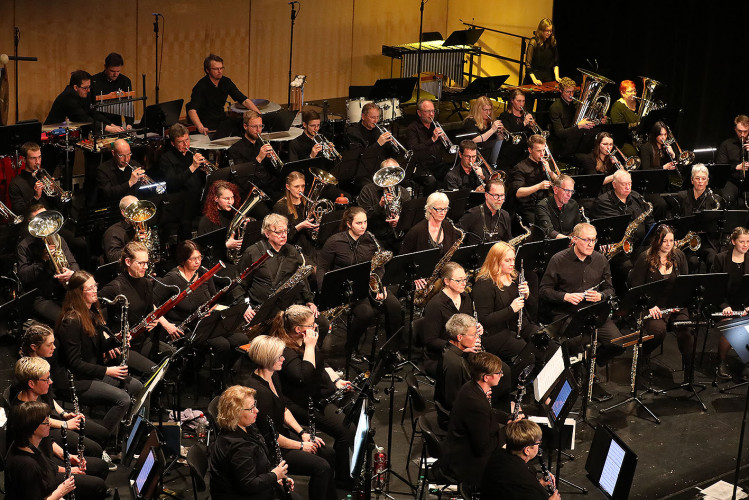 Große KURT-Fotogalerie: So emotional und glamourös war das Frühjahrskonzert der Lebenshilfe Gifhorn und des Kreisfeuerwehrorchesters