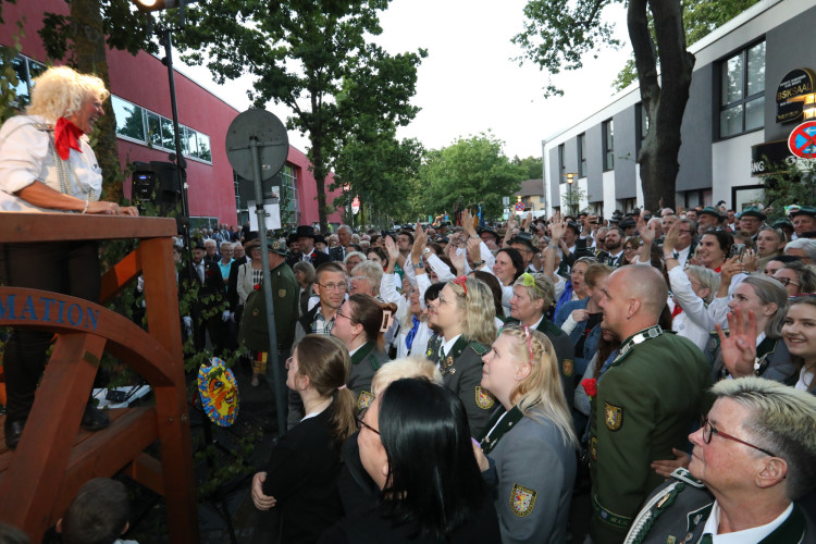 Große KURT-Fotogalerie zum Gifhorner Schützenfest: Der Tag, an dem Wilfried Albrecht und Sandra Kopatzki triumphierten