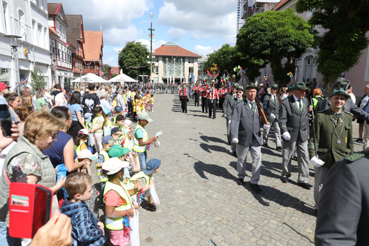 Große KURT-Fotogalerie zum Gifhorner Schützenfest: Der Tag, an dem Wilfried Albrecht und Sandra Kopatzki triumphierten